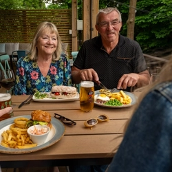 GKP_People_Lifestyle_Beer-Garden-Food_2024_001.jpg