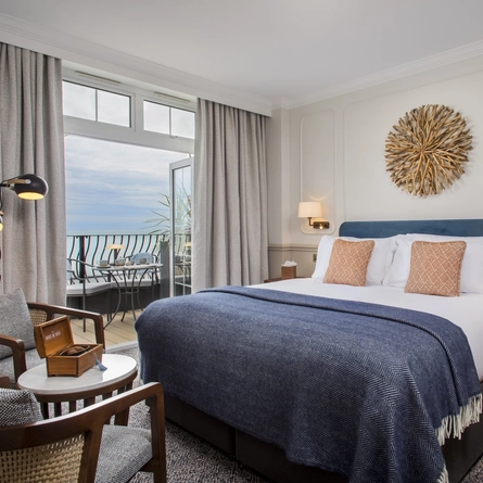 A hotel room at the White Horses.