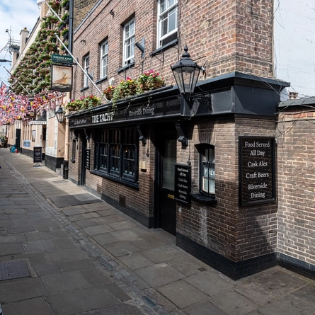 7273_GK_UC_Yacht_Greenwich_Pub_2023_37.jpg