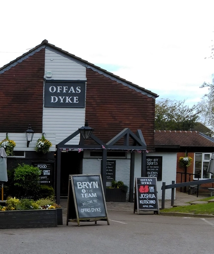 Offas
  Dyke Hotel (Broughton) Exterior