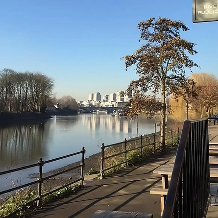 Metro - 1627 - City Barge (Chiswick) - Riverside and city views.jpeg