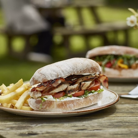 DB_C&B_Product_Mood_Chicken-Bacon-Sandwich_2024_0012.tif
