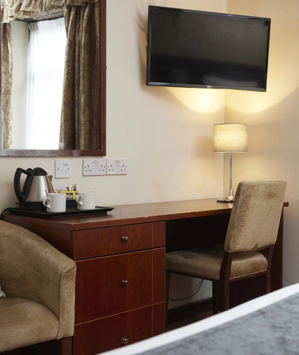 A hotel room in the Hunters Hall Inn.