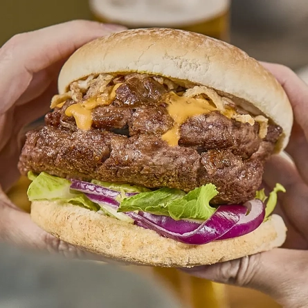 GKP_Product_Lifestyle_Beer-&-Burger_Signature-Beef_2024_039.jpg