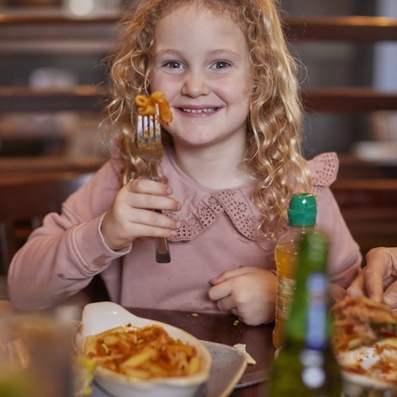 DB_HH_People_Lifestyle_Quick-Dinner-Family_2024_046.jpg