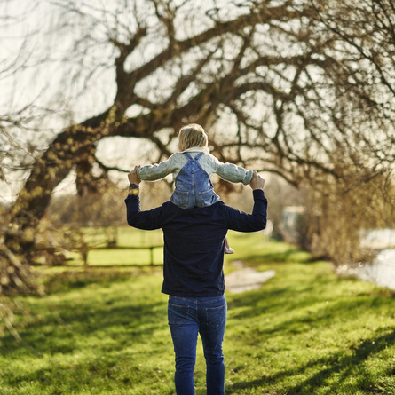 DB_C&B_People_Lifestyle_Child-On-Shoulder_2024.jpg