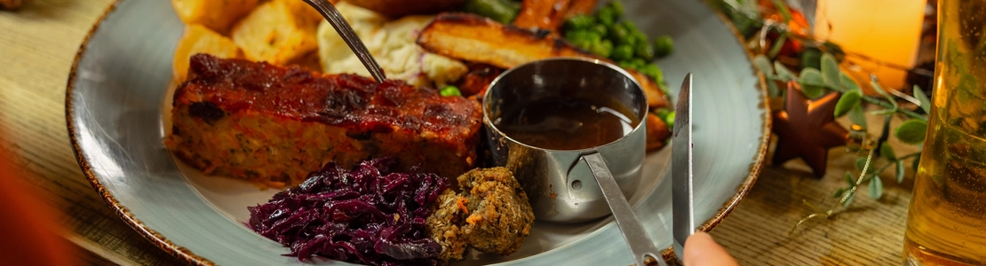 Christmas_P&V_Venture-Hotels_Product_Lifestyle_Nut-Roast_2025_08.jpg