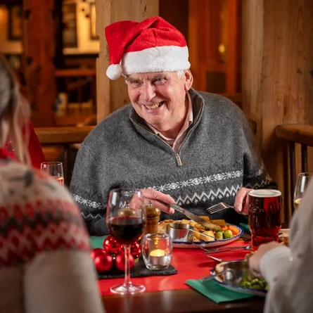 GK_PK_People_Lifestyle_Grandad-Christmas-Dinner_2023.jpg