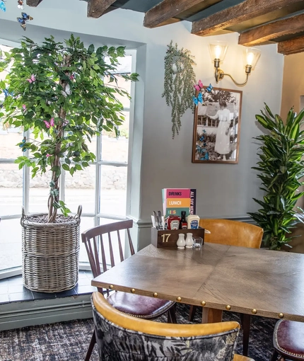 Interior restaurant