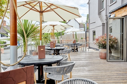 Crafted Pubs - The Four Oaks - exterior seating area - 20220516.jpg