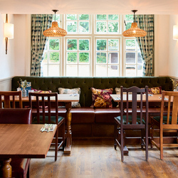 The interior restaurant and seating area at the Queens Head.