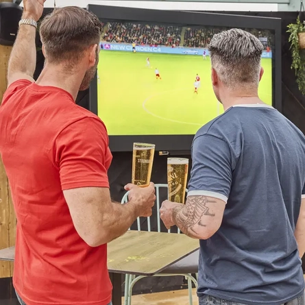 Sports_GK_People_Lifestyle_Summer-Drinks-Beer-Garden_2024_026.jpg