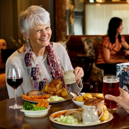 A Static 1024x500 Static Sunday Lunch Web Page Header Banner for Chef & Brewer.