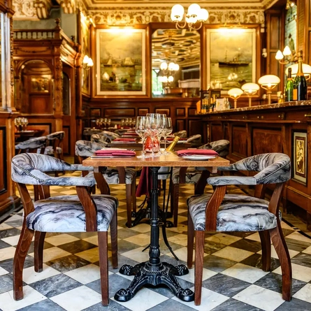 Metro - Cafe Royal (Edinburgh) - Tables