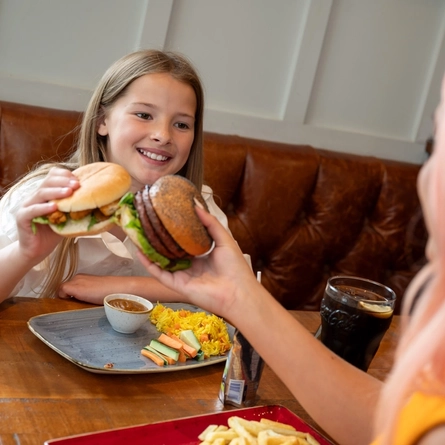 DB_HH_Advertising_Family-Dining_2023_017.jpg
