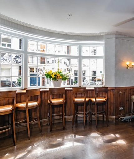 Metro - Footman (Mayfair) - The Bar