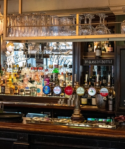 7188_GK_UC_FriendAtHand_Bloomsbury_Pub_2023_29.jpg