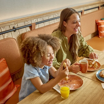 DB_FHK_People_Lifestyle_Cafe-Mum&Children_2024_001.jpg