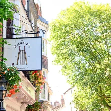 Metro - Cricketers (Richmond) - The exterior sign of The Cricketers