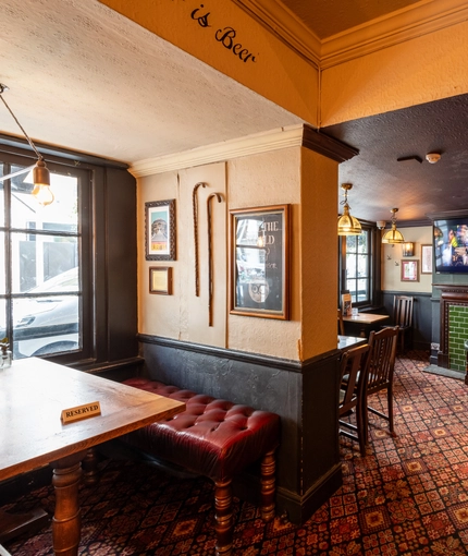 7205_GK_UC_Hoop&Toy_Kensington_Pub_2023_6.jpg