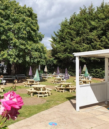 6847 Railway Hotel (Greenford) - FG - BEER GARDEN - INTRO.jpg