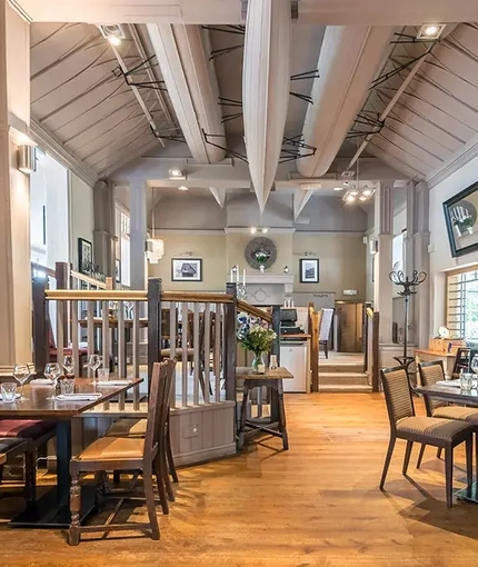 Metro - Swan (Pangbourne) - The dining area of The Swan