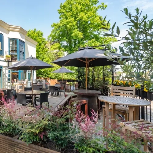 Metro - Bull (Highgate) - Pub Exterior