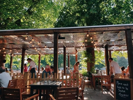 Beer Garden Boaters, KingstonuponThames