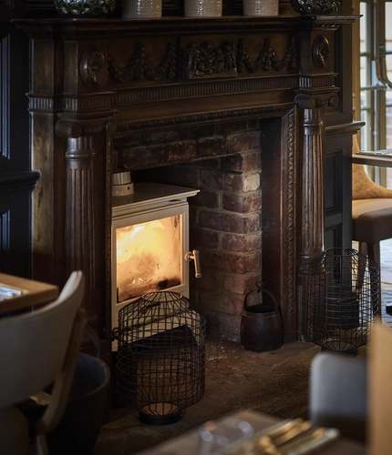 5340_P&V_Crafted_The-Foundry-Bell_Wokingham_Venue_Interior_Fireplace_2023_009