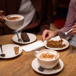 DB_WW_Product_Lifestyle_Coffee&Cake_2024_003.jpg