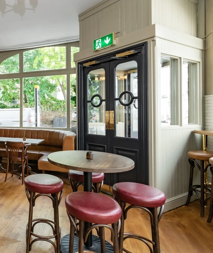 Metro - Prince Bonaparte (Paddington) - Seating area