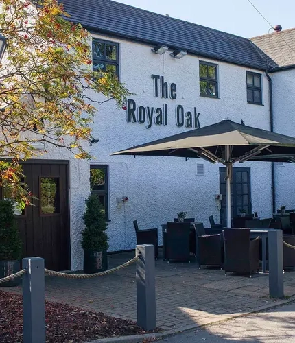 Royal Oak (Farnham Common) Exterior