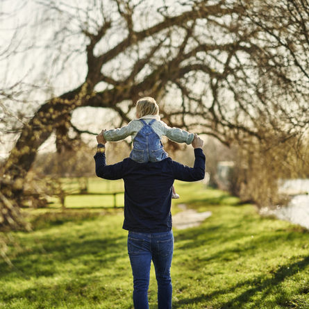 DB_C&B_People_Lifestyle_Child-On-Shoulder_2024.jpg