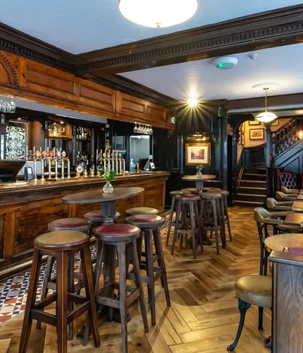 Metro - Chesterfield Arms (Mayfair) - The bar area of the Chesterfield Arms