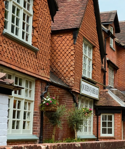 The exterior facade of the Queens Head.