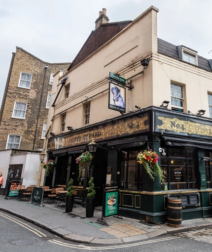 7188_GK_UC_FriendAtHand_Bloomsbury_Pub_2023_9.jpg