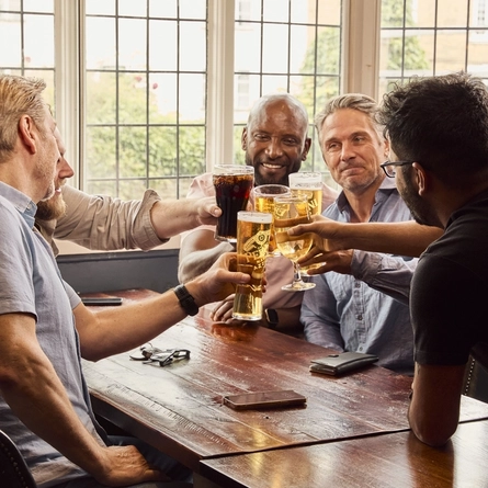 GK_People_Lifestyle_Summer-Drinks-With-The-Guys_2024_061.jpg