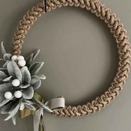 An image advertising a Berry Wreath event at The Cart & Horses.