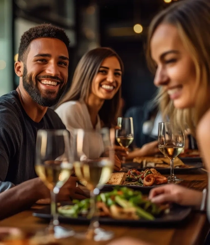 VP_Everly_People_Lifestyle_Group-Meal_2023.jpeg