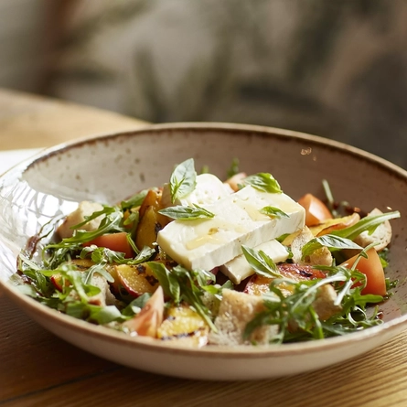 DB_C&B_Product_Mood_Peach-And-Brie-Salad_2024_002.tif