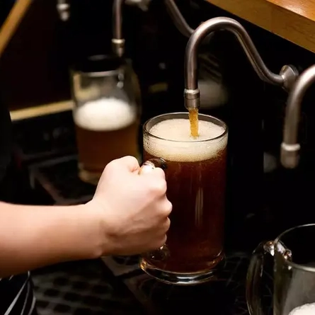 Metro - Wilmington (Clerkenwell) - A team member pouring a pint