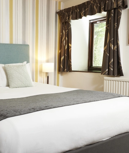 A hotel room in the Hunters Hall Inn.