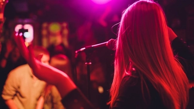 LIVE MUSIC WITH HOMESICK ALIENS