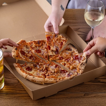 GK_PL_Product-Lifestyle_BBQ-Chicken-Pizza_2024_003.jpg