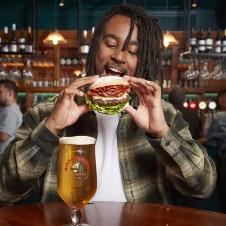 GK_P&C_Product_Lifestyle_Beer-&-Burger-Floured-Bap_2024_002.jpg