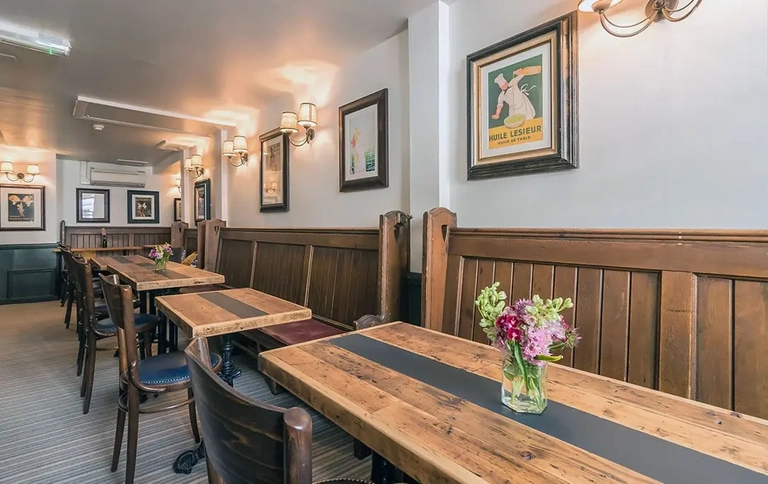 Metro - Ladbroke Arms (Kensington) - The dining area of The Ladbroke Arms