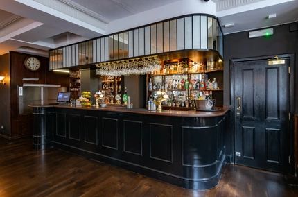 Metro - Footman (Mayfair) - Pub Bar With Glasses