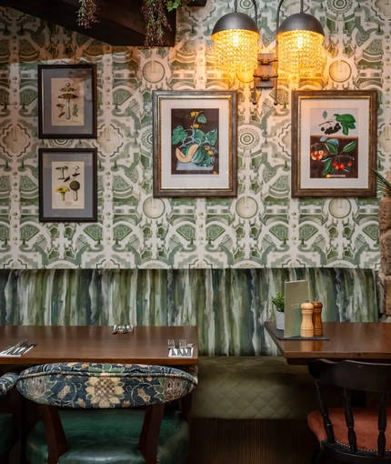 The restaurant area of The Rockingham Arms.