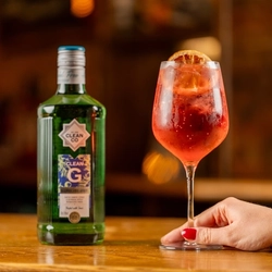 Dry-January_GKP_PD_PG_UC_H_Product_Lifestyle_Clean-Co Blood-Orange-Spritz  (3).JPG