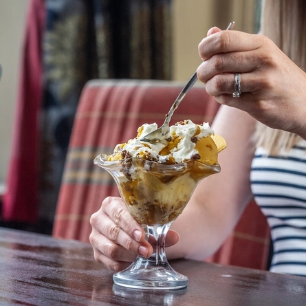 DB_FHI_Product_Lifestyle_Ice-Cream-Sundae_2024_001.jpg